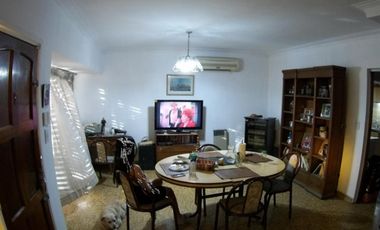 CHALET EN ESQUINA LOMAS OESTE