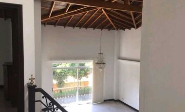 casa en arriendo en loma de san jose. Cod A8101214