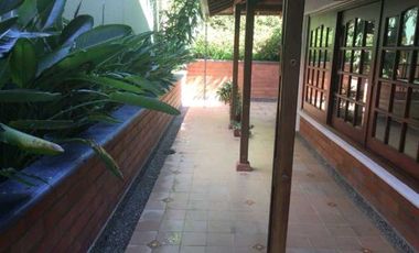 casa en arriendo en loma de san jose. Cod A8101214