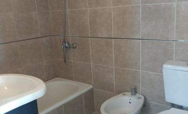 se alquila excelente departamento en duplex con dos balcones