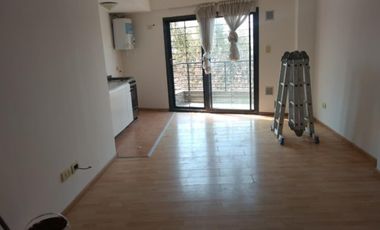 se alquila excelente departamento en duplex con dos balcones