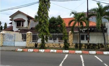 Rumah di raya gayungsari luas tanah 400m cocok ut kantor atau ruko harga negoo