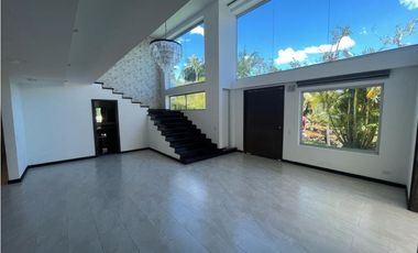 Casa con Piscina para Renta en la Vía San Antonio La Ceja