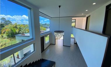 Casa con Piscina para Renta en la Vía San Antonio La Ceja
