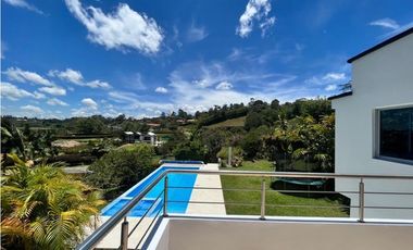 Casa con Piscina para Renta en la Vía San Antonio La Ceja