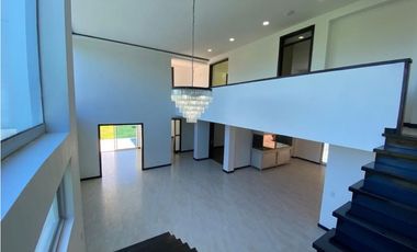 Casa con Piscina para Renta en la Vía San Antonio La Ceja