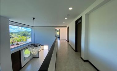 Casa con Piscina para Renta en la Vía San Antonio La Ceja