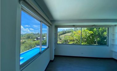 Casa con Piscina para Renta en la Vía San Antonio La Ceja
