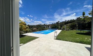 Casa con Piscina para Renta en la Vía San Antonio La Ceja