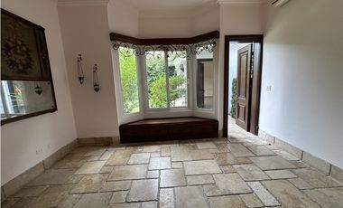 Costa de las Perlas con piscina