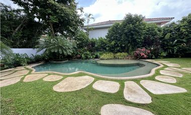 Costa de las Perlas con piscina