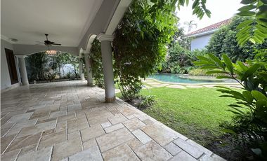 Costa de las Perlas con piscina