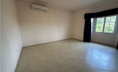 Costa de las Perlas con piscina