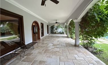 Costa de las Perlas con piscina