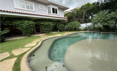 Costa de las Perlas con piscina