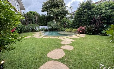 Costa de las Perlas con piscina