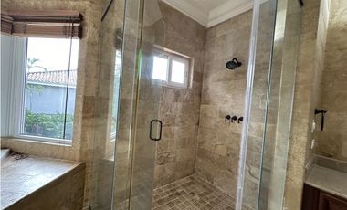 Costa de las Perlas con piscina