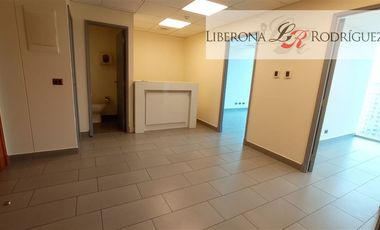 Oficina en Venta en Amplia Oficina en Edificio Contemporáneo