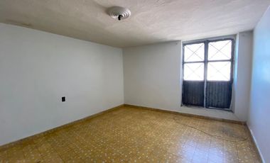 Edificio de 5 departamentos en venta, a media calle Clínica 80. Morelia centro