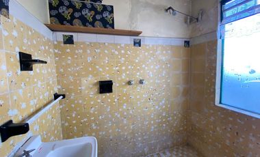 Edificio de 5 departamentos en venta, a media calle Clínica 80. Morelia centro