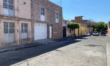 Edificio de 5 departamentos en venta, a media calle Clínica 80. Morelia centro