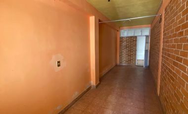 Edificio de 5 departamentos en venta, a media calle Clínica 80. Morelia centro