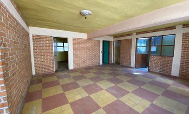 Edificio de 5 departamentos en venta, a media calle Clínica 80. Morelia centro