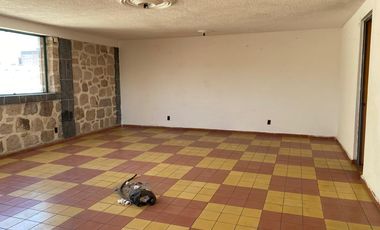 Edificio de 5 departamentos en venta, a media calle Clínica 80. Morelia centro