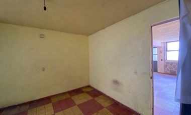 Edificio de 5 departamentos en venta, a media calle Clínica 80. Morelia centro