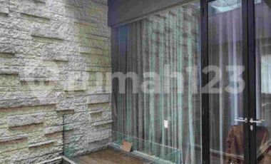 Rumah 3,5 Lantai Paling Tinggi Di Komplek Singgasana