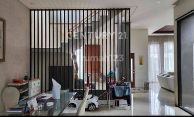 Rumah 3,5 Lantai Paling Tinggi Di Komplek Singgasana