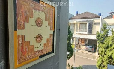 Rumah 3,5 Lantai Paling Tinggi Di Komplek Singgasana