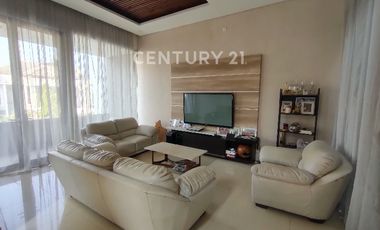 Rumah 3,5 Lantai Paling Tinggi Di Komplek Singgasana