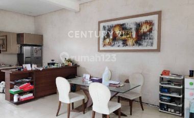 Rumah 3,5 Lantai Paling Tinggi Di Komplek Singgasana