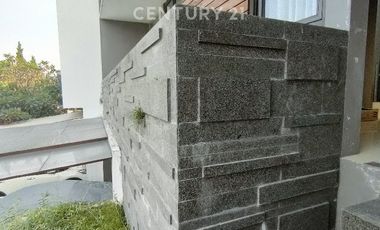 Rumah 3,5 Lantai Paling Tinggi Di Komplek Singgasana