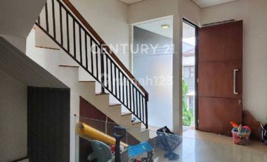 Rumah 3,5 Lantai Paling Tinggi Di Komplek Singgasana