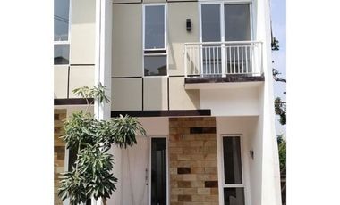 Dijual Rumah 2 lantai Siap Huni Rapi Mungil di Tria Adara Residence Pamulang