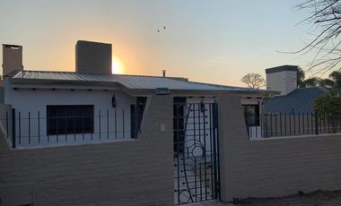 hermosa casa barrio los manantiales