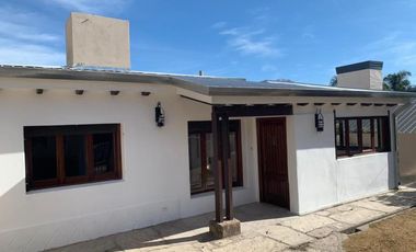 hermosa casa barrio los manantiales