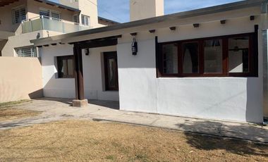 hermosa casa barrio los manantiales