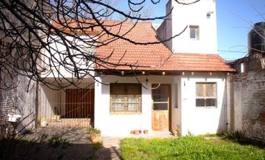 Casa en venta 3 ambientes en Alberti con jardín - permuta en CABA