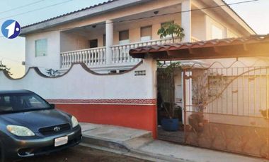 Se vende casa de 6 recámaras en Puerto Nuevo PMR-1405