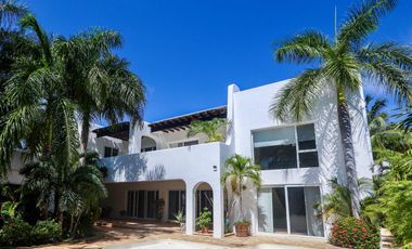 Villa mediterránea a pasos de la playa en venta