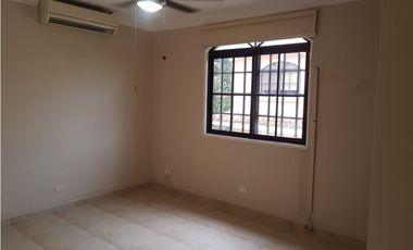 HERMOSA CASA EN CLAYTON VILLAGE 5REC  350MTS2