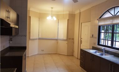 HERMOSA CASA EN CLAYTON VILLAGE 5REC  350MTS2