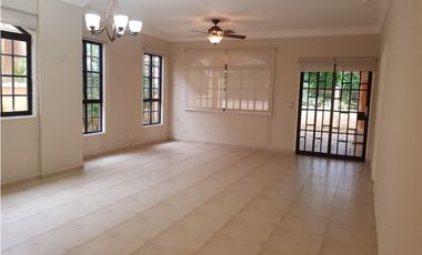 HERMOSA CASA EN CLAYTON VILLAGE 5REC  350MTS2