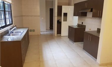 HERMOSA CASA EN CLAYTON VILLAGE 5REC  350MTS2