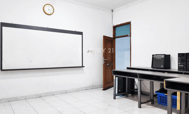 Rumah 2 Lt 4 KT Hadap Selatan Di Jl Garuda Tahunan Kusumanegara