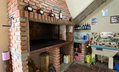 Casa con Departamento en venta en Moron Sur