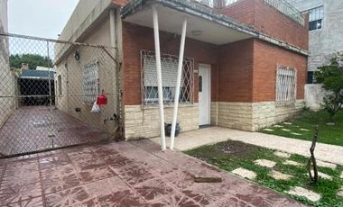 Casa con Departamento en venta en Moron Sur